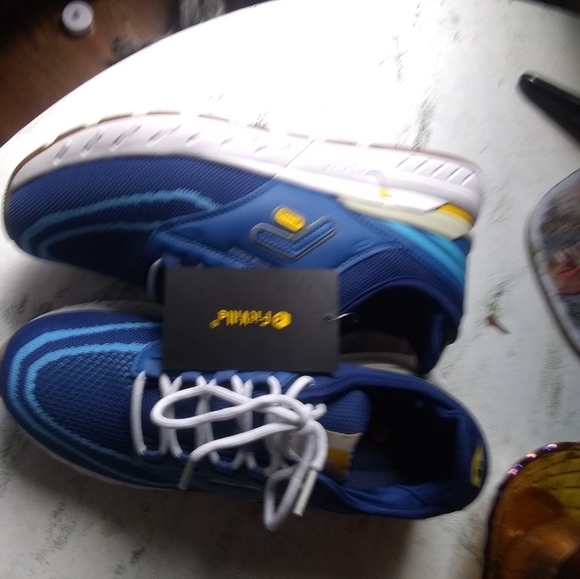 Running Shoes - Picture 3 of 3